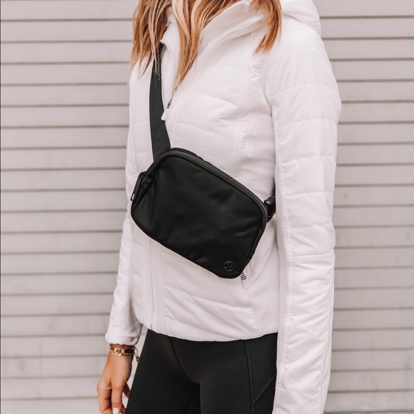 🖤LAST ONE❗️NEW Lululemon everywhere belt bag in all black 🔥🖤 - Picture 4 of 8